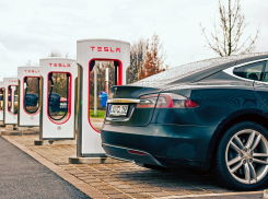В Одесской области в декларации депутатки нашли Tesla по заниженной стоимости