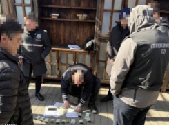 В Одессе чиновник Госгеокадастра попался на взятке в три тысячи долларов