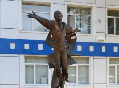 Русофобы донесли на Одесскую киностудию за спасение памятника Высоцкому