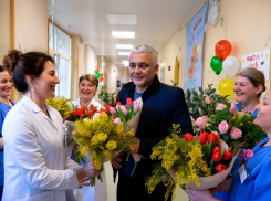 Мужественного мужчину — Губернатора Одесской области поздравили с 8 марта