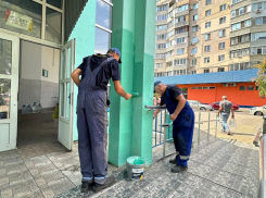 В Одессе снова орудуют вандалы: пострадали бювет, укрытие и памятник