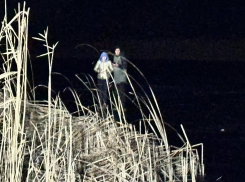 В Одесской области спасатели вытащили подростков с тонкого льда на берег