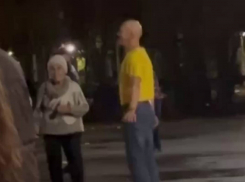 Сексуальный дедуля устроил в Одессе «грязные танцы», соблазнив толпу старушек