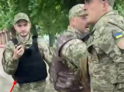 В Одессе сотрудник ТЦК оказался мастером по наращиванию ресниц