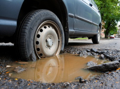 «Асфальт сошел со снегом»: жители Одессы пожаловались на дороги после зимы