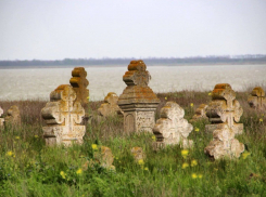 На Одесчине оползни разрушили часть кладбища – на оставшейся части торчат кости и гробы