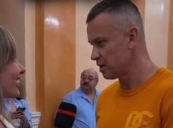 В Одессе депутат пришел на заседание в одежде за 300 тысяч рублей