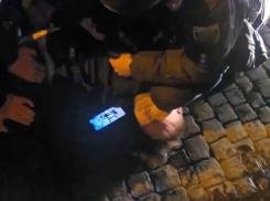 Появилось видео задержания помощника депутата, устроившего лобовое ДТП в Одессе