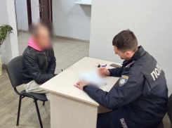 В Одесской области мужчина разгуливал в полицейской форме и в пьяном виде