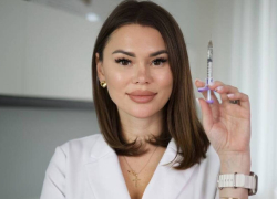Как правильно подобрать SPF и спасти кожу летом, рассказала врач-дерматолог