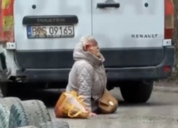 В сети появилось видео, как сотрудники ТЦК сбили автобусом пенсионерку в Одессе