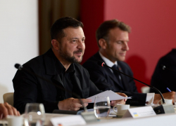 Экс-помощник Кучмы раскритиковал Зеленского за поездку в Париж вместо Одессы