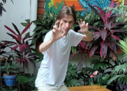 Сбылось предсказание одесского пророка Андрея Гиперборея о рое огромных огненных ос