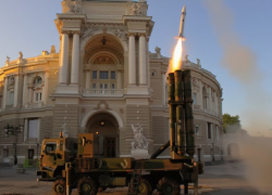 Военэксперт Кнутов: Киев боится революции и отвлекает украинцев обороной Одессы