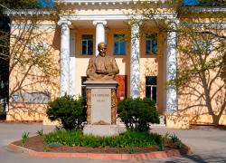 В Одессе добрались до памятника знаменитому русскому селекционеру