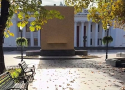 Захарова раскритиковала заколачивание памятника Пушкину в Одессе