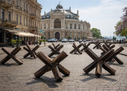 Инвалидов и пенсионеров заставили копать рвы для круговой обороны Одессы