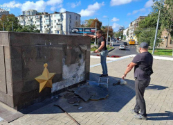 В Одессе активисты добили Ленина кувалдами