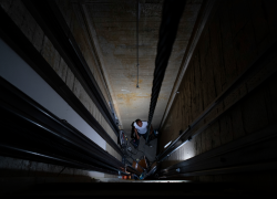 В Одессе в шахте лифта нашли труп 65-летнего мужчины