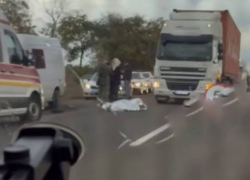 В Одесской области двоих военкомов намотало на колеса фуры – видео