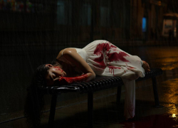 Изуродованный труп 20-летней девушки неизвестные бросили на остановке в Одессе