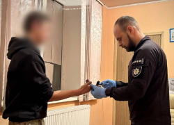 В Одессе двое мужчин жестоко избили и ограбили прохожего