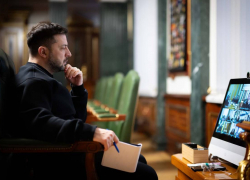 Политолог Вакаров: протесты в Киеве и Одессе сделают Зеленского сговорчивым