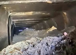 В Одессе боевой медик спустился в ливневую систему и доказал, что они забиты отходами