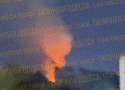 В Одессе после ночной тревоги загорелось нежилое здание