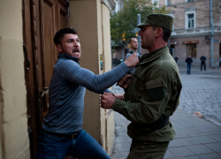 В Одессе призывник отправил военкома в нокаут