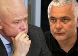 В Одессе радикалы напали на мэра, а мэр с испугу укусил губернатора