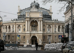 Новости Одессы: ПВО разгромило роддом, новые санкции против РФ, могила Ганула стала туалетом