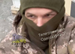 Военкомы в Одессе начали замазывать номера машин и скрывать лица