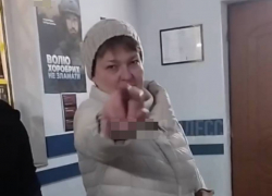 Одесситка решила, что таксист везет ее насиловать, и разбила ему машину гитарой