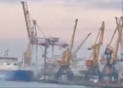 Турецкое судно с военной техникой попало под удары РФ у Одессы