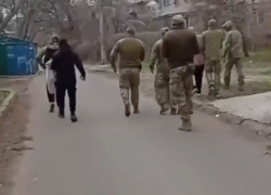 В Одессе военкомы мобилизовали мужчину на глазах рыдающего сына - видео 