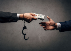 Роскошная жизнь под Одессой: как семья экс-главы Киберполиции Юрия Выходца обходит антикоррупционный контроль