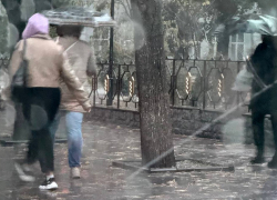 Красный уровень опасности в Одессе: ливень парализовал транспорт и школы