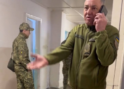 У одессита, на чью дочь наехала полицейская машина, случился гипертонический криз