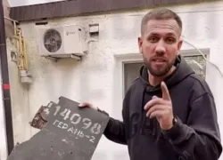 В Одессе мужчина раздул мангал обломком сбитого дрона и стал героем соцсетей
