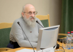 Анатолий Вассерман: размещать на банкнотах Киев и Одессу рановато