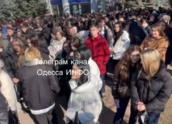 Студенты одесской юракадемии вышли на митинг против реорганизации