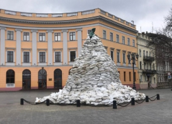 «Это как в Лувре продавать хот-доги»: открытие McDonald’s у Дюка вызвало споры среди одесситов