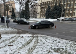 В Одессе автомобиль вылетел на тротуар и сбил пенсионерку