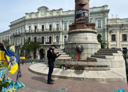 В Одессе на месте снесённого памятника Екатерине II нарисовали российский флаг