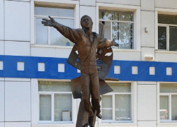 Русофобы донесли на Одесскую киностудию за спасение памятника Высоцкому