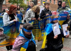 В Одессе родственники пропавших без вести солдат ВСУ вышли на пикет