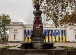 Швыдкой назвал закрытие памятника Пушкину в Одессе оскорблением истории