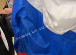 На одесских рынках появилась одежда с цветах российского триколора
