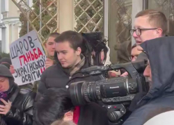 Одесские студенты заблокировали вход чиновникам Минобразования